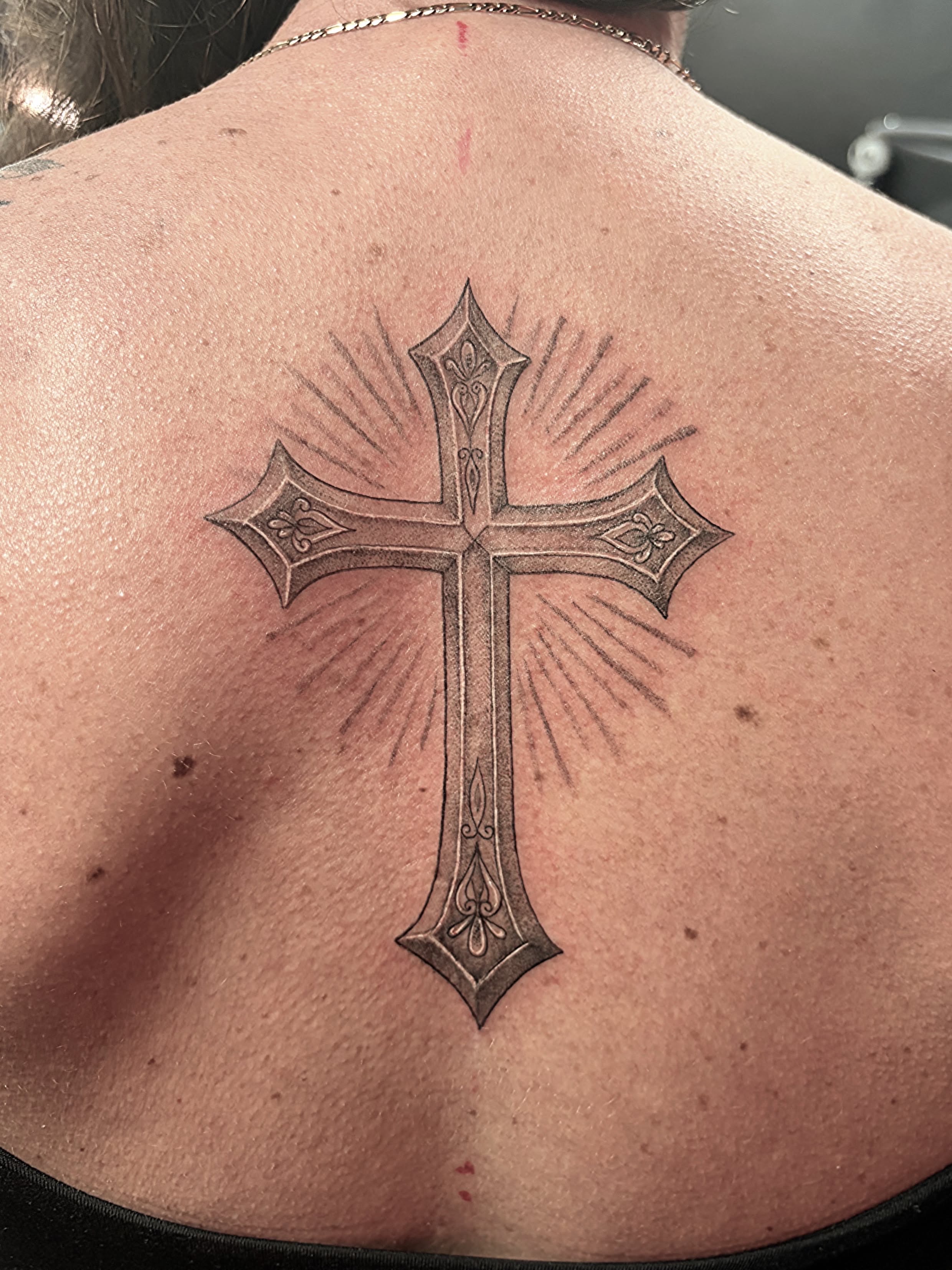 Fine-line tattoo by Lilly